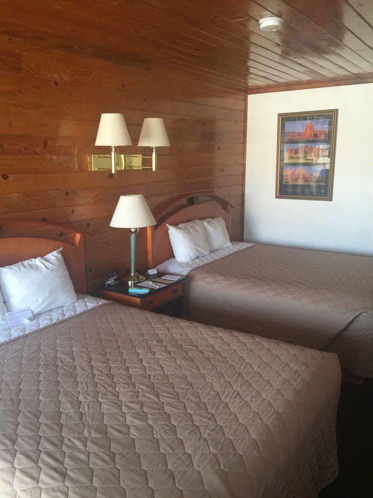 Whispering Sands Motel Hanksville Extérieur photo