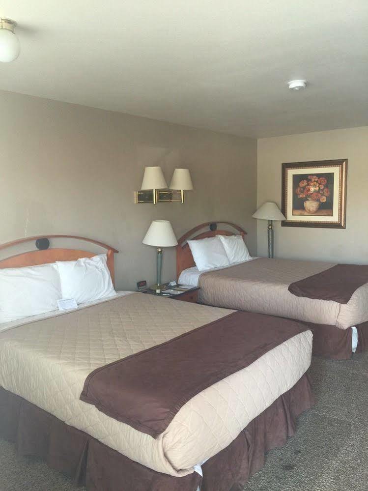 Whispering Sands Motel Hanksville Extérieur photo