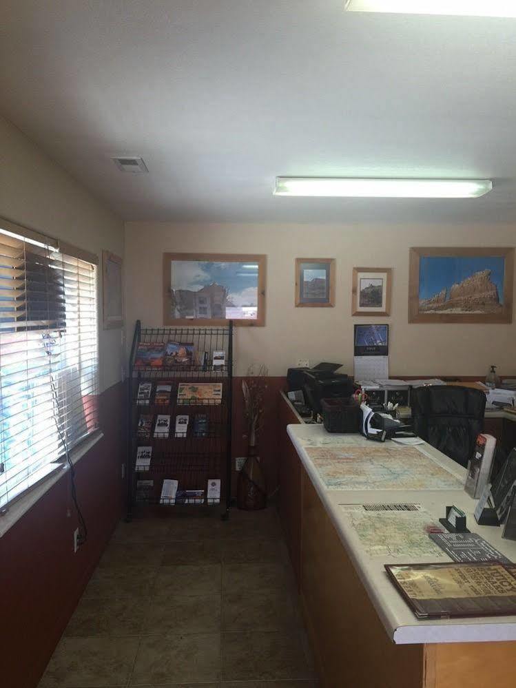 Whispering Sands Motel Hanksville Extérieur photo